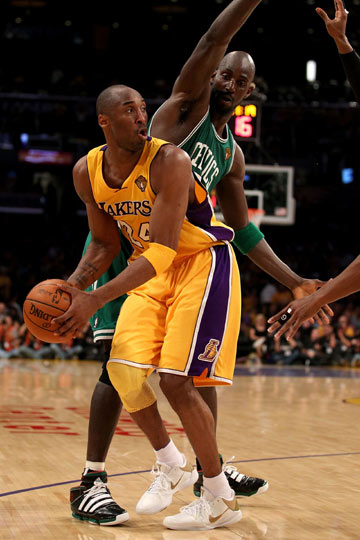 一人牵制中 一人牵制中